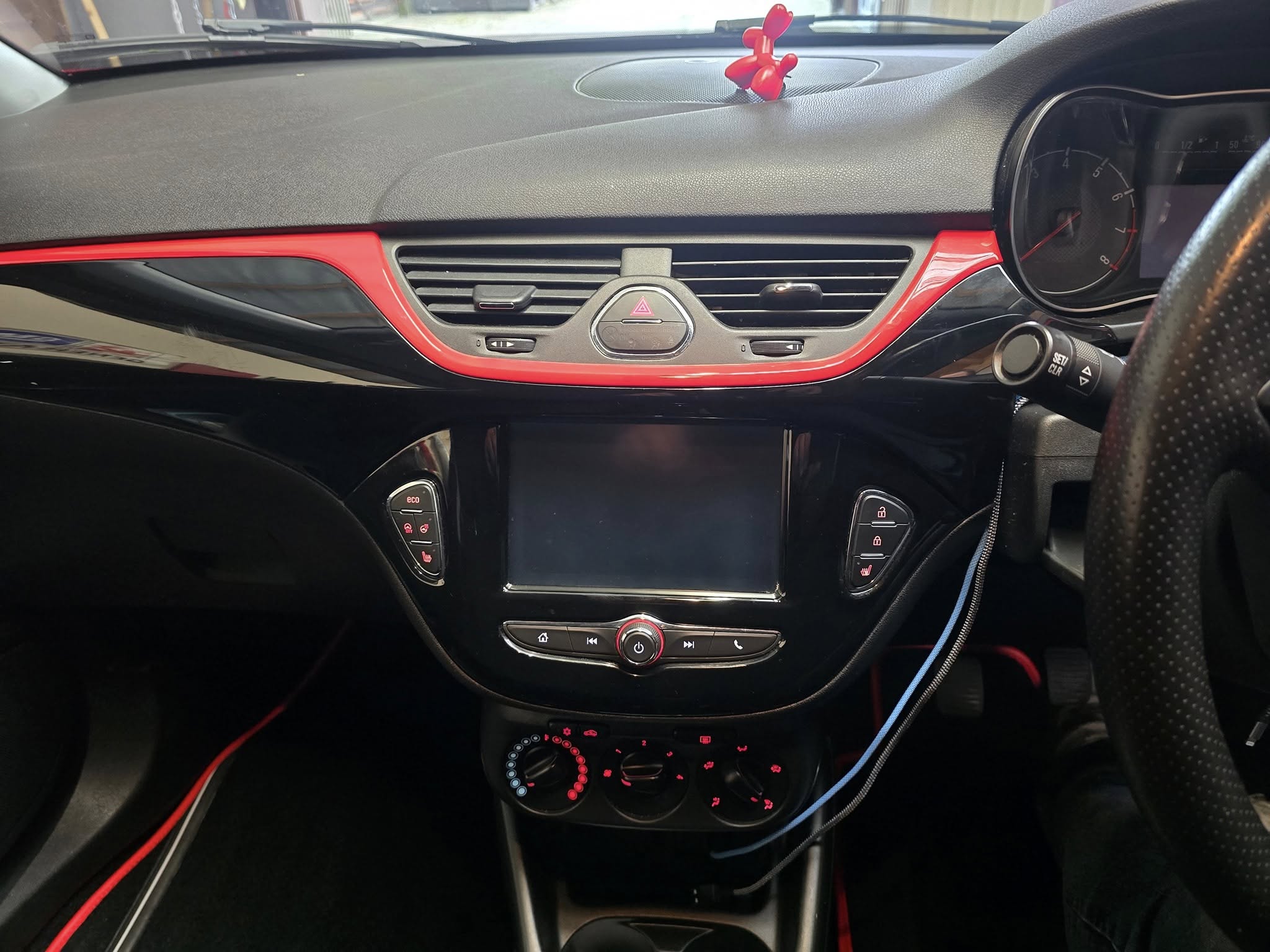 corsa E screen Corsa E inside